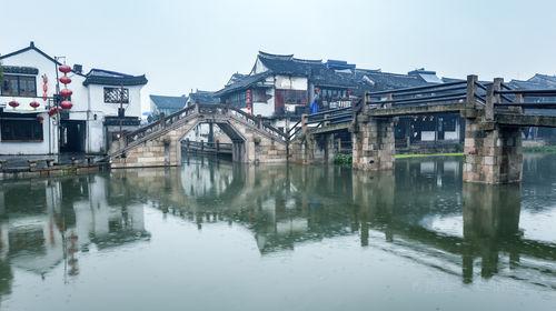 热水管和冷水管紧挨着可以吗？游戏画面
